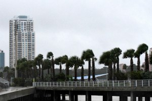 El huracán Ian deja a Florida sin la diversión de sus parques temáticos