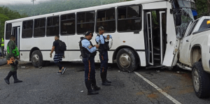 EN FOTOS: Devastador choque en la Caracas-La Guaira impide el libre tránsito este #4Sep