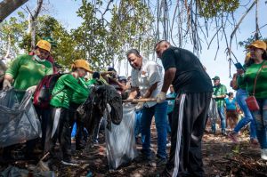 Alcaldía impulsa saneamiento del Lago de Maracaibo tras el abandono del chavismo