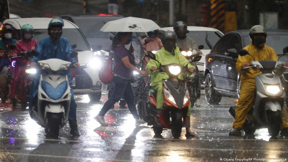Miles de evacuados en el este de China ante la llegada del tifón Muifa