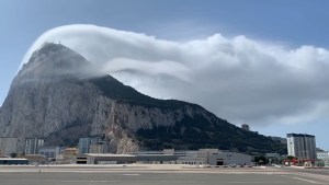 Impresionante y cautivadora “ola” de nubes impresionó a la costa de España (VIDEO)