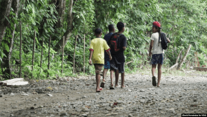 Familia tachirense espera cumplir su “sueño americano” luego de cruzar la selva del Darién (VIDEO)