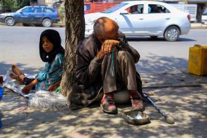 Los talibanes lanzan una campaña para limpiar las calles de Kabul de mendigos