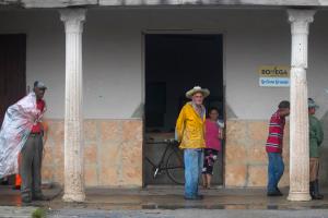Ian cruza el occidente cubano dejando intensas lluvias y vientos huracanados