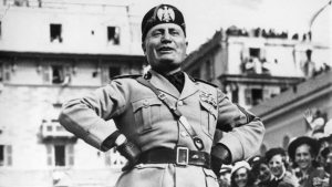 Mussolini, de ser un niño con problemas para hablar y abrazar la izquierda violenta al tirano que creó el fascismo