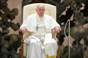 El papa Francisco dice que le asusta un mundo cada vez más violento y llama a la unidad