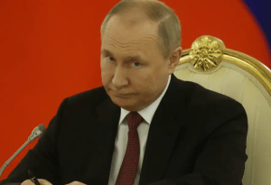 Luego de robarle cuatro regiones a Ucrania, Putin pide a Kiev que “vuelva a la mesa de negociación”