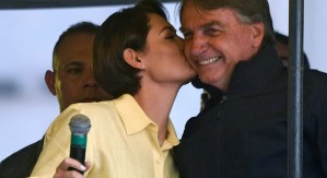 Jair Bolsonaro es “un elegido de Dios” para salvar a Brasil y ayudar a las mujeres, según su esposa