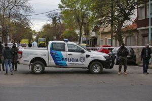 Un ex militar argentino se atrincheró en su casa con armas y explosivos y amenazó a sus vecinos (VIDEOS)