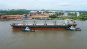 En FOTOS: Llegó a Barranquilla el buque con 16 mil toneladas de urea que Maduro vendió a bajo precio