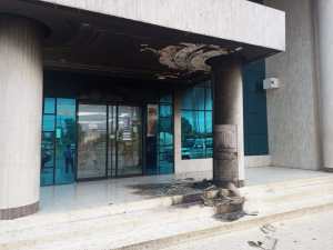 Extorsionadores arrojaron bomba molotov contra una librería en Ciudad Ojeda #19Sep (FOTO)