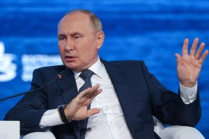 Decenas de diputados rusos apoyaron el pedido de renuncia a Putin: lo acusan de traición