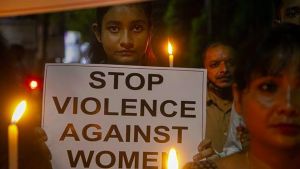 Las colgaron de un árbol para simular un suicidio: Se conocieron más detalles de las hermanas violadas en India