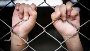 Tortura en Ohio: Mantenían a sus hijos en una jaula llena de insectos y metanfetaminas