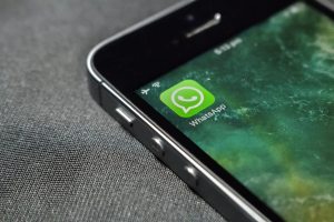 Cómo funciona la herramienta para buscar mensajes por fecha en WhatsApp