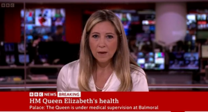 En Video: El momento en que la BBC interrumpió su programación para informar sobre el delicado estado de salud de la Reina