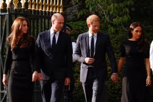 EN FOTOS: William, Kate, Harry y Meghan, juntos en las afueras del castillo de Windsor tras la muerte de la reina Isabel II