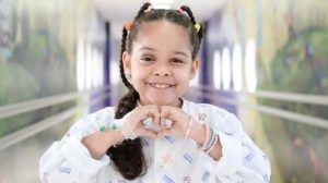 “Su ojo estaba fuera del cráneo”: la cirugía pionera que curó la rara enfermedad de una niña brasileña (Fotos sensibles)