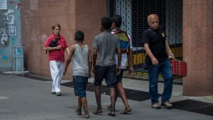 Niños venezolanos en situación de calle, el drama de trabajar para sobrevivir