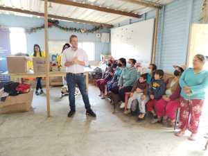 Carlos Scull entregó donativos a familias venezolanas en Cerro Verde, Perú