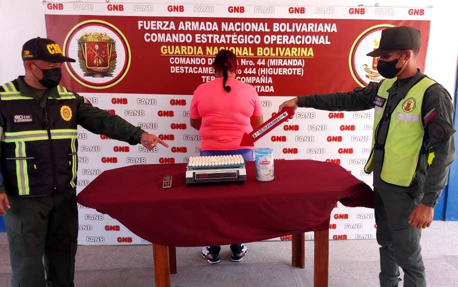 Detienen a una mujer en Higuerote con 69 dediles de presunta cocaína