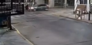 Atropelló a un motociclista en Argentina, se dio a la fuga y buscan testigos para encontrarlo (VIDEO)
