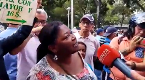 “¡Que no me falte ni un centavo, Yelitze!”, el tajante reclamo de una docente a Miraflores (Video)