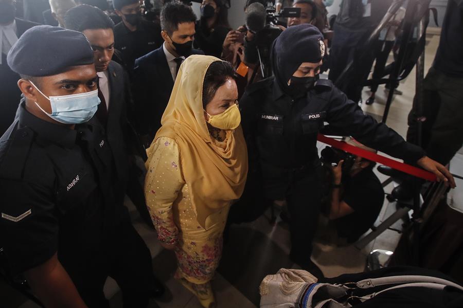 Esposa de exmandatario malasio condenada a 10 años de cárcel por corrupción