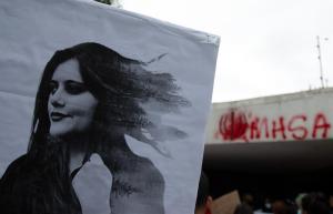 Represión y dolor en Irán un año después de la muerte de Mahsa Amini