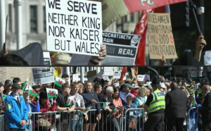 “No eres mi rey”: Carlos III fue abucheado durante su visita a Gales (VIDEO)