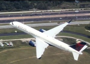 Pánico en Orlando: Dos aviones casi chocan en el aire sobre el aeropuerto (VIDEO)