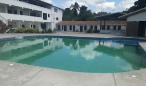 Sujeto embriagado lanzó su vehículo a una piscina en Táchira (Video)