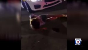 Falsa alarma de tiroteo causa estampida humana en un cine de Florida; niña fue atropellada durante el caos