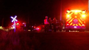 Momentos de terror cuando un tren impacta a una patrulla en Colorado con una detenida adentro (VIDEO)