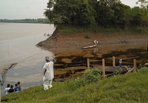 Reportan trazas de petróleo en río amazónico de Perú