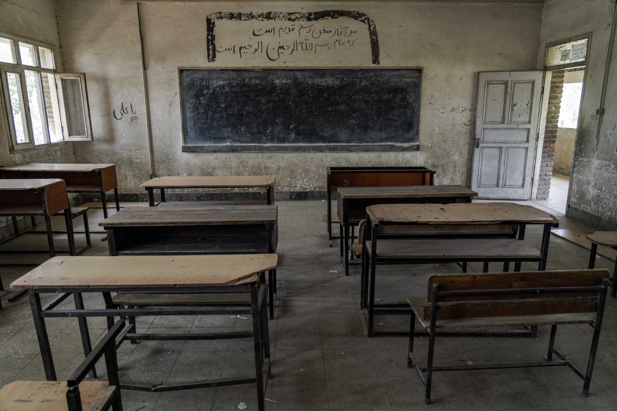 La ONU condena un año de “vergonzoso” cierre de escuelas de Afganistán