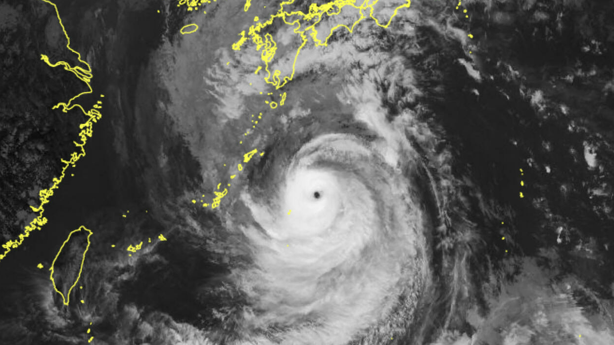 Dos millones de japoneses amenazados por el peligroso tifón Nanmadol