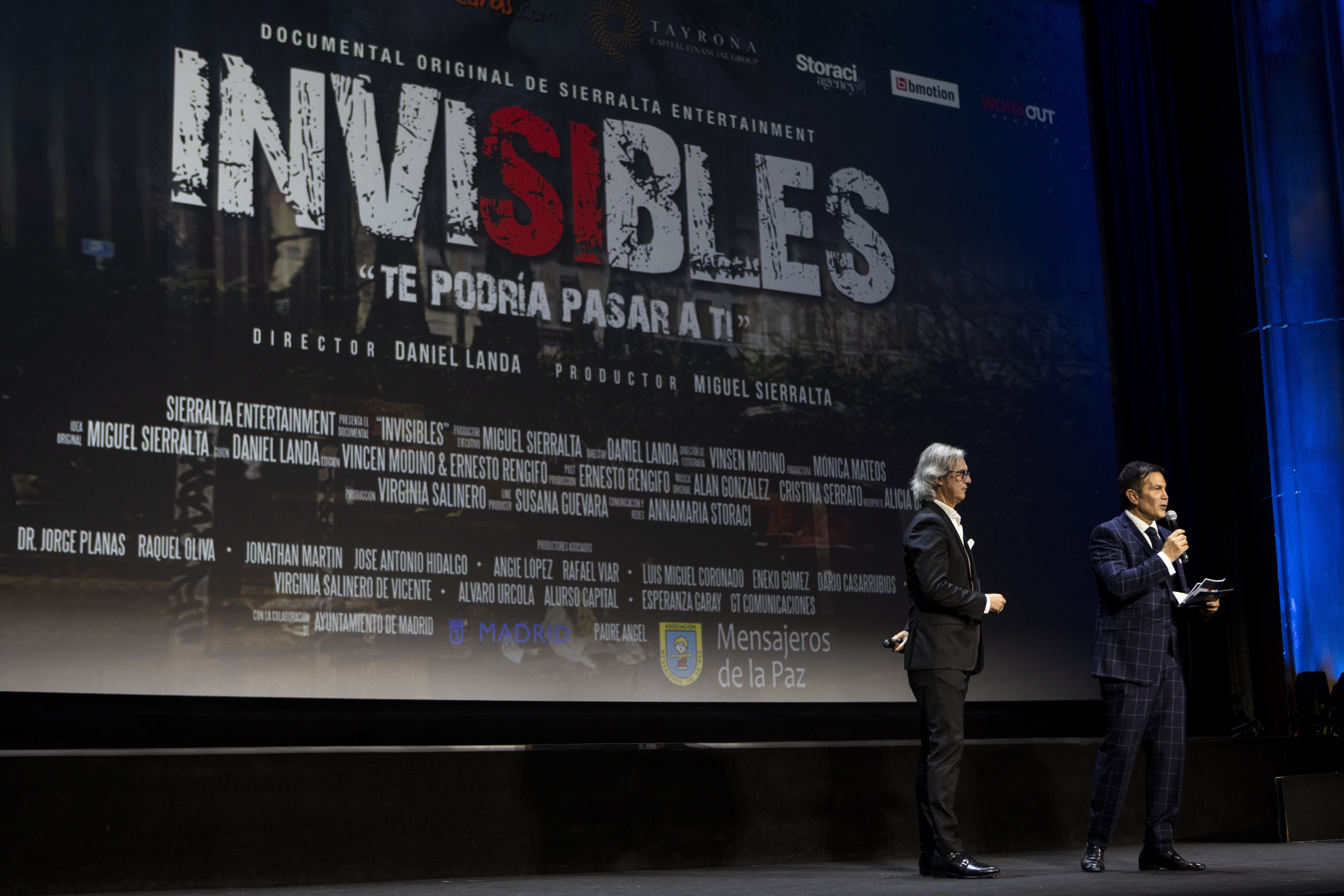 Miguel Sierralta estrena documental “Invisibles” acompañado importantes figuras de la sociedad española (FOTOS)