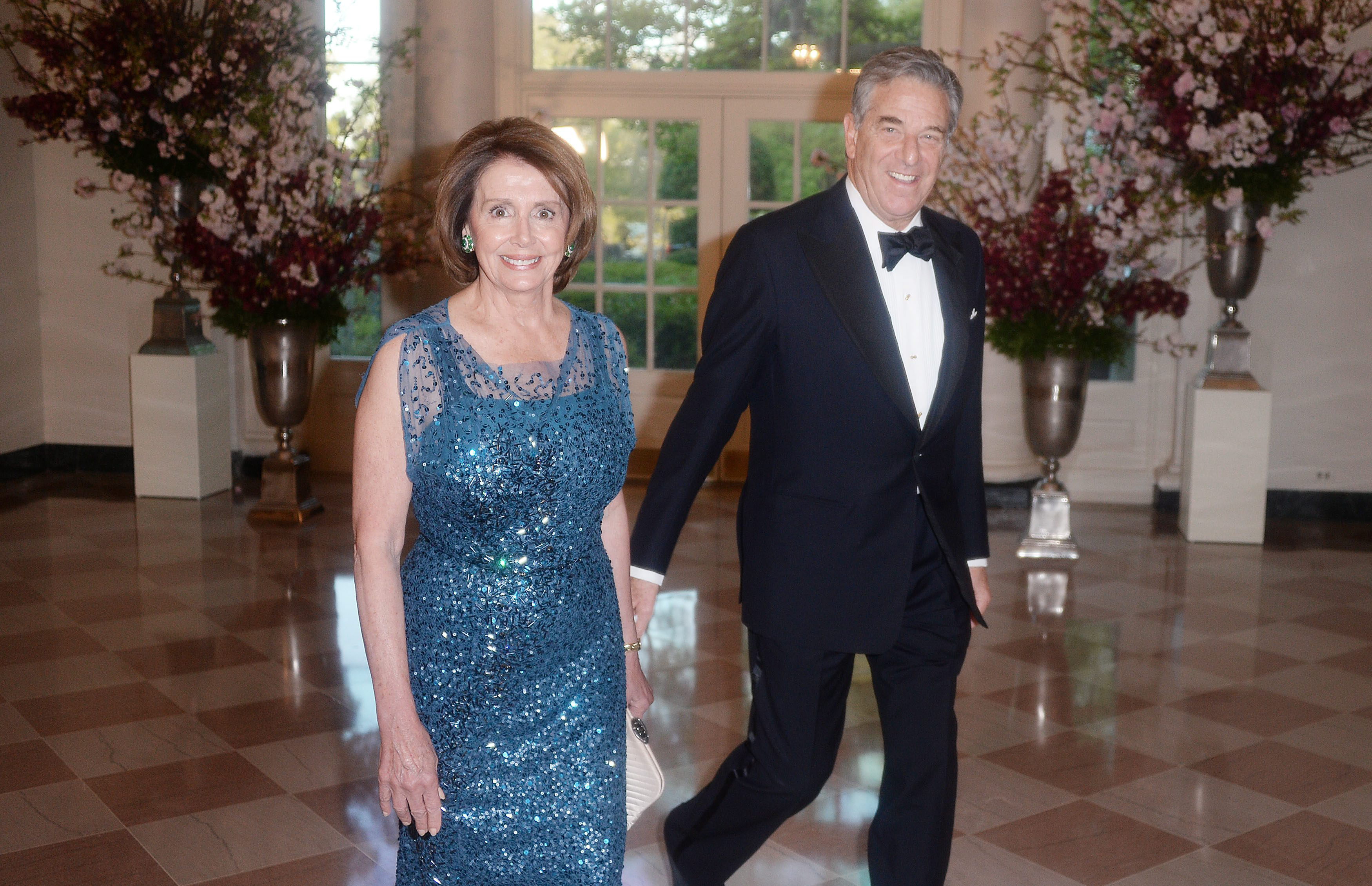 Pelosi aseguró que su esposo está estable y en proceso de recuperación