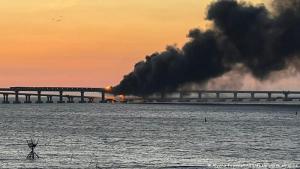 Ucrania celebra los daños en el puente de Crimea: Es el comienzo, todo lo robado debe ser devuelto