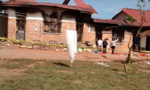 Incendio en una escuela de Uganda dejó al menos once muertos: la mayoría de las víctimas son niños
