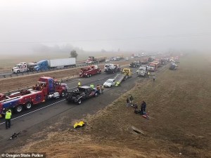 Choque múltiple con 60 vehículos dejó un muerto en Oregón