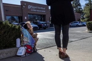 Después de anular Roe vs. Wade, 66 clínicas dedicadas al aborto cerraron en EEUU