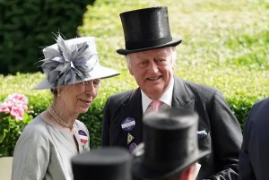 Andrew Parker, exesposo de la reina Camilla, se une a las filas de la realeza