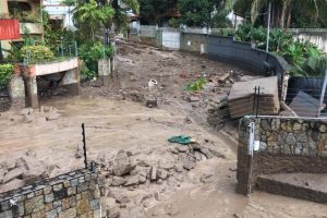 Reportan tres muertos por el desbordamiento de río de El Castaño, según el chavismo