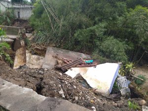 Crecida del río La Pedregosa causó graves daños en varios sectores de Mérida #18Otc (IMÁGENES)