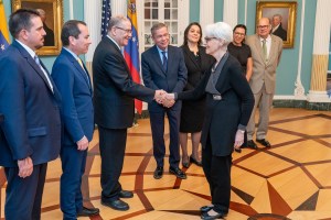EEUU apoya la reanudación de las negociaciones entre el régimen de Maduro y la Plataforma Unitaria