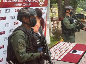 Colombiana se quiso pasar de lista y la agarraron con un kilo de cocaína en Táchira (Fotos)