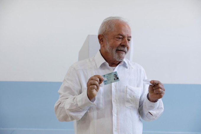 Lula da Silva ejerció su derecho al voto en segunda vuelta de presidenciales en Brasil este #30Oct (Video)