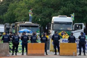 “No queremos comunismo”: Camioneros tomaron principales carreteras de Brasil en protesta por la victoria de Lula (VIDEO)